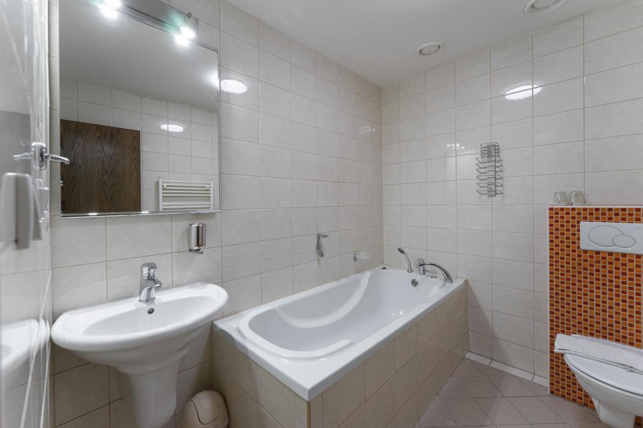 Hotel Amco 3*